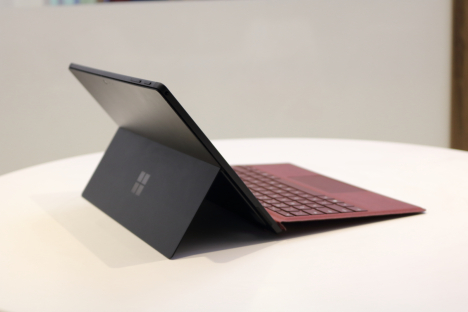 Surface Pro 6 ( i7/8GB/256GB ) + Type Cover 2